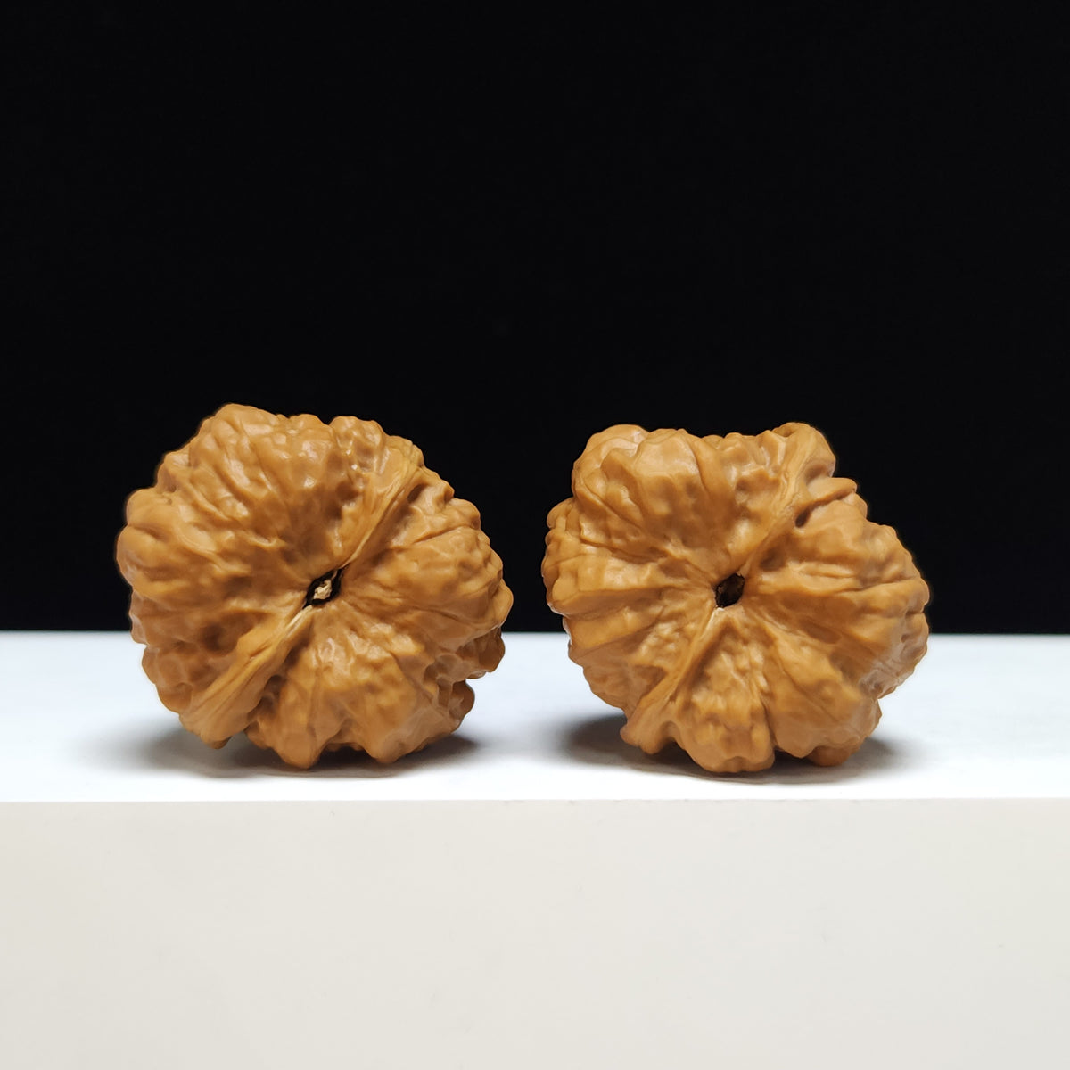 The "Crystal Frog" Shui Jing Wa Hand-Twister Pair | S-Grade Collector Tier | 33.0mm x 37.0mm | HMT-S-002356