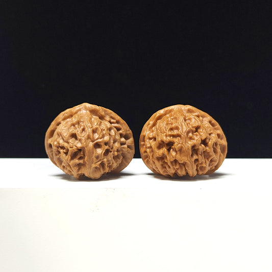 "Wild Peach Heart Palace Lantern Hand-Twister" Ye Sheng Tao Xin Gong Deng Shou Nian Wenwan Walnut Pair | 39.0mm x 37.0mm | SZ-A-066710
