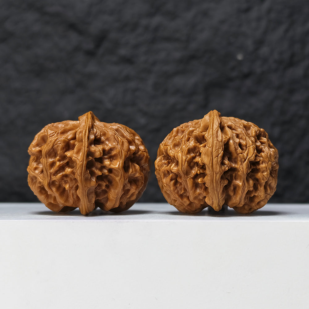 "Heaven and Earth Lord Guan's Hat" Tian Di Er Ye Mao GM-SSS-002511 Masterpiece Wenwan Walnuts Pair | 44.0mm x 45.0mm | GM-SSS-002511