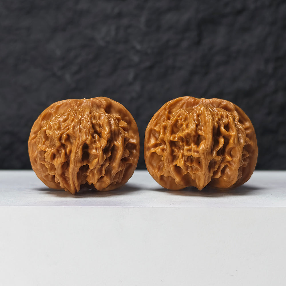 "Heaven and Earth Lord Guan's Hat" Tian Di Er Ye Mao GM-SS-004880 Masterpiece Wenwan Walnuts Pair | 44.0mm x 42.0mm | GM-SS-004880