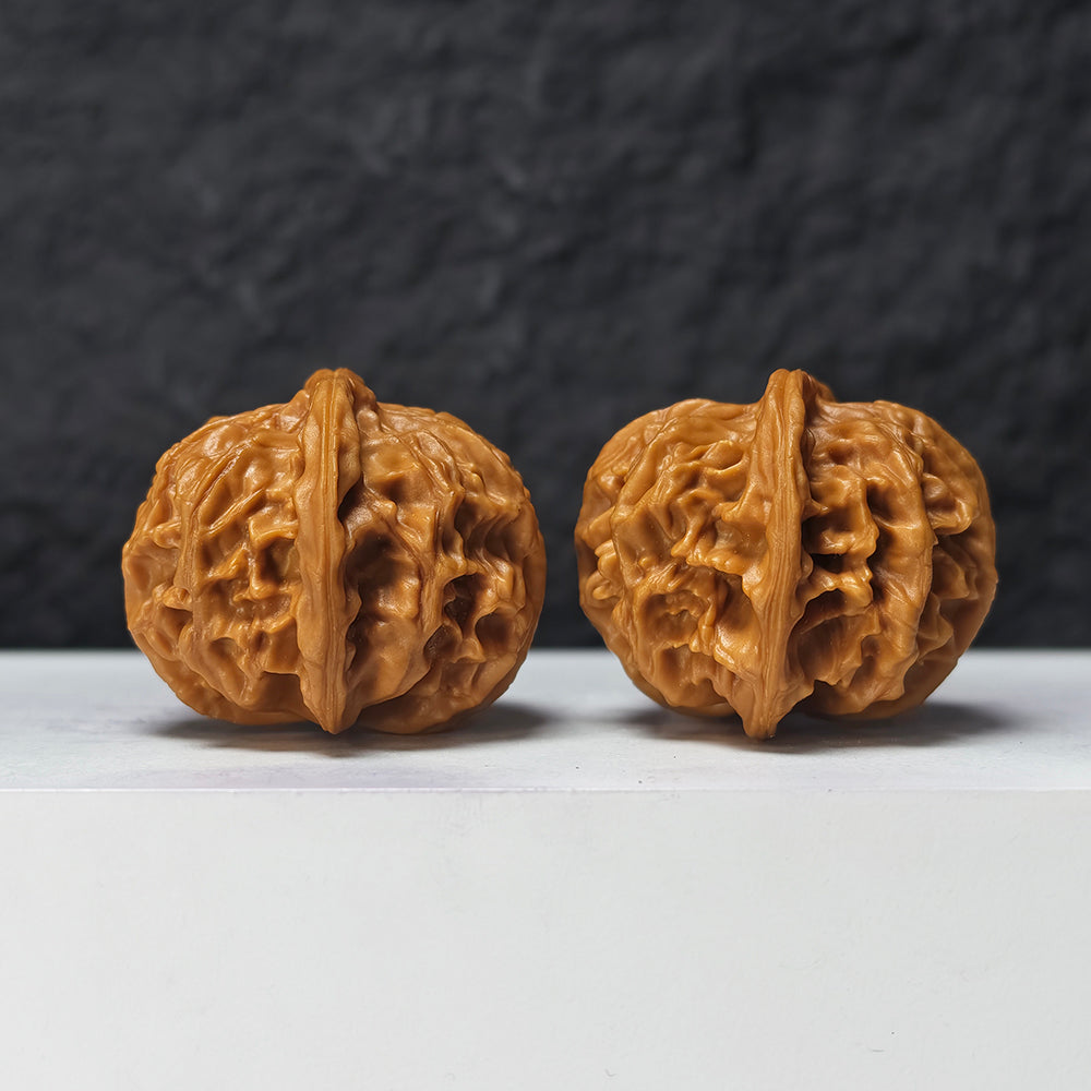 "Heaven and Earth Lord Guan's Hat" Tian Di Er Ye Mao GM-SS-004880 Masterpiece Wenwan Walnuts Pair | 44.0mm x 42.0mm | GM-SS-004880