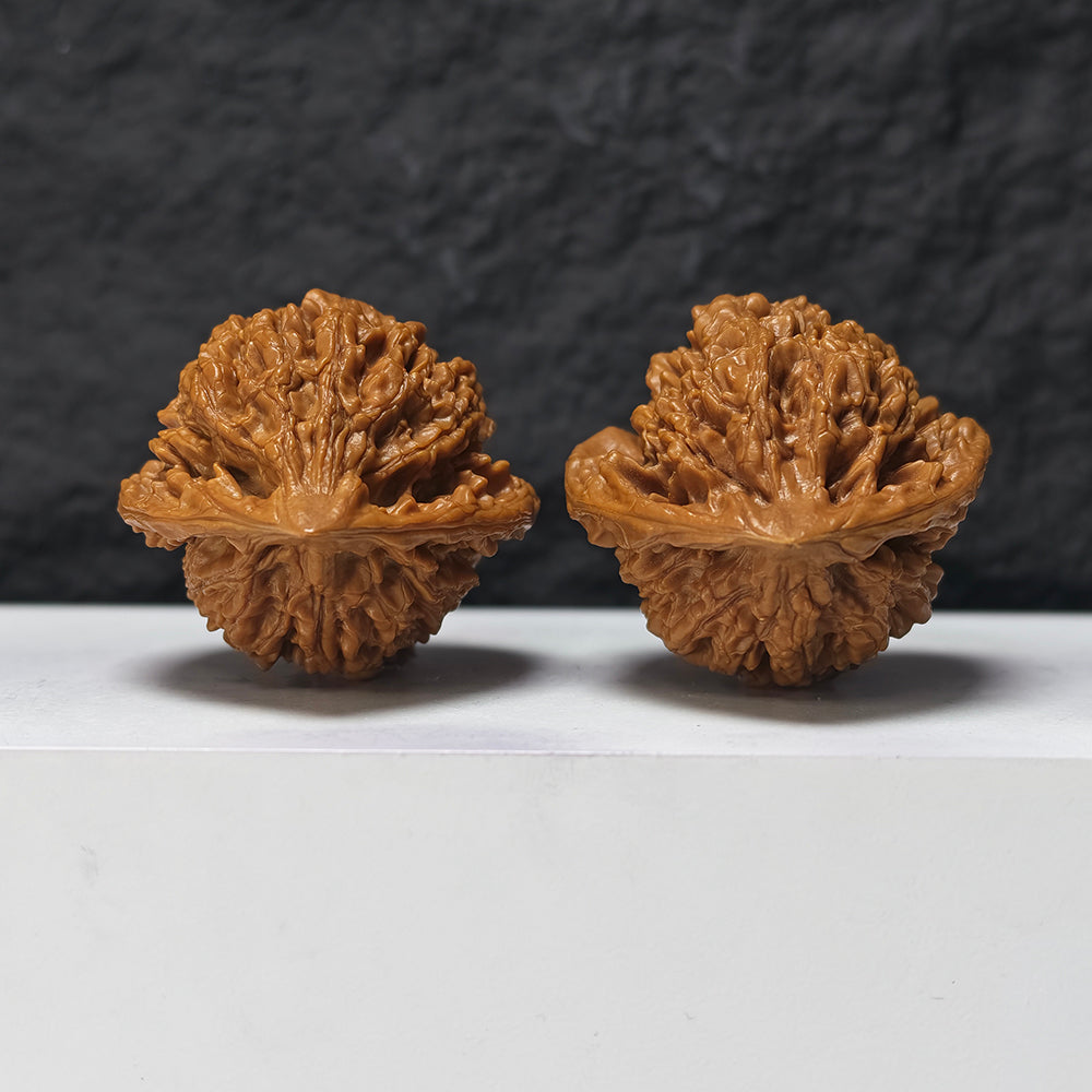 "Peach Heart Concave Base Official's Hat" Tao Xin Ao Di Guan Mao GM-SSS-009896 Masterpiece Wenwan Walnuts Pair | 46.0mm x 44.0mm | GM-SSS-009896
