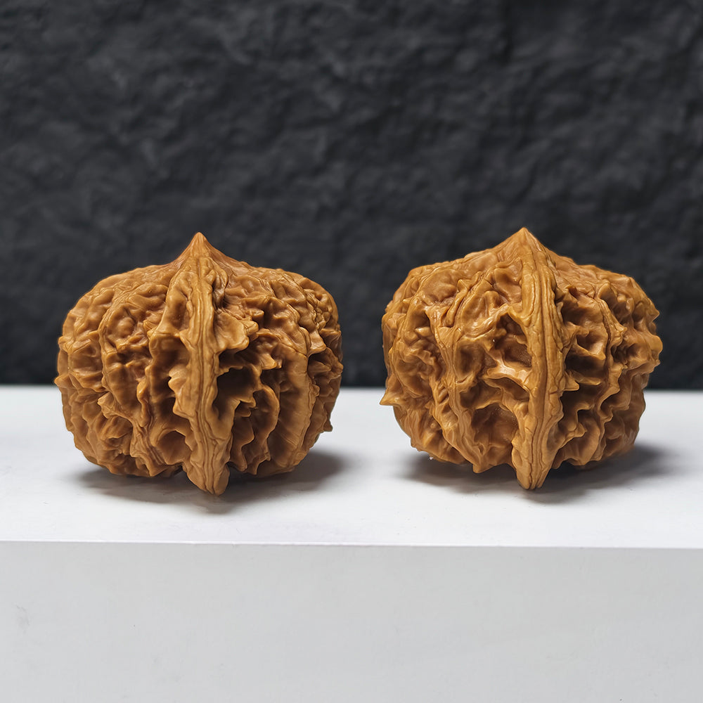 "Beijing Chicken Heart - Condor" Beijing Ji Xin Zuo Shan Diao YX-E-177921 Collector Wenwan Walnuts Pair | 47.0mm x 45.0mm | YX-E-177921