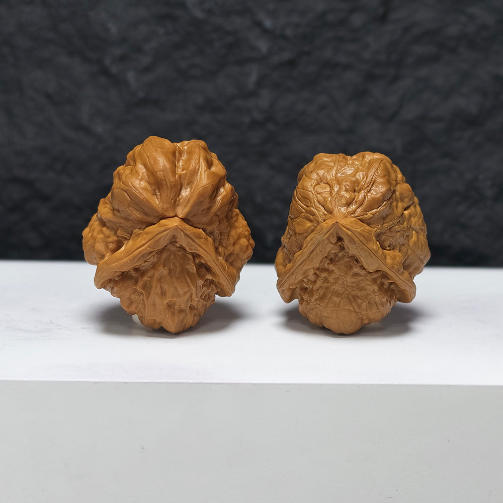 "Awakening Lion - Poison Dart Frog" Xing Shi Jian Du Wa YX-E-174879 Collector Wenwan Walnuts Pair | 37.0mm x 41.0mm | YX-E-174879