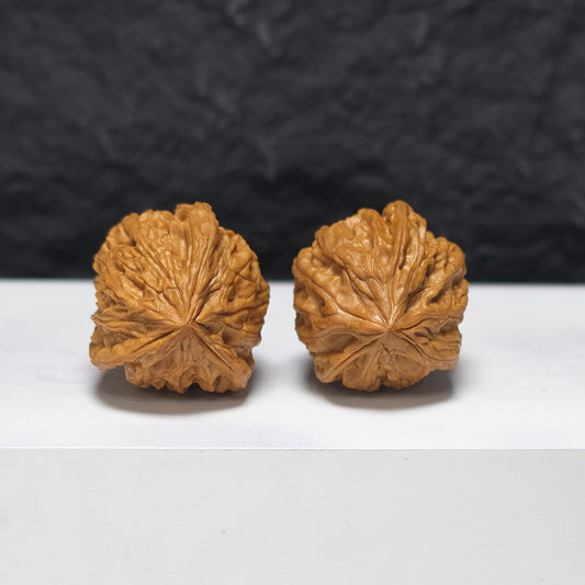 "Petite Wild Three-Ridge" Xiu Zhen Ye Sheng San Leng YX-E-183931 Collector Wenwan Walnuts Pair | 32.0mm x 32.0mm | YX-E-183931