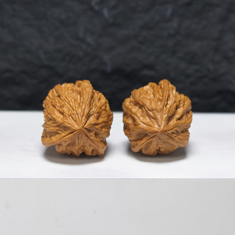 "Petite Wild Three-Ridge" Xiu Zhen Ye Sheng San Leng YX-E-183931 Collector Wenwan Walnuts Pair | 32.0mm x 32.0mm | YX-E-183931