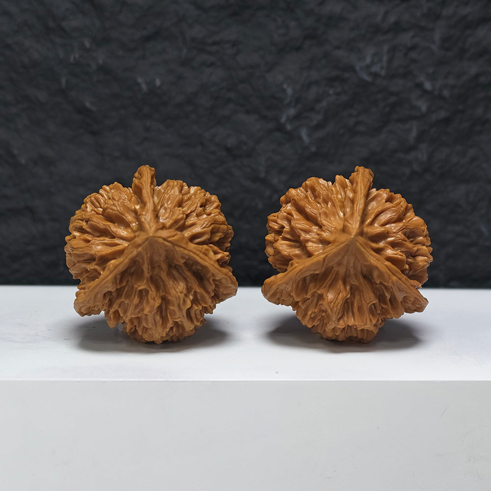 "Dragon Scale Pattern Three-Ridge Mercedes"ng Lin San Leng Ben YX-E-172876 Collector Wenwan Walnuts Pair | 45.0mm x 45.0mm | YX-E-172876
