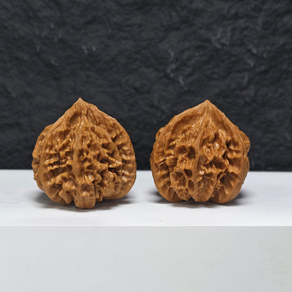 "Dragon Scale Pattern Three-Ridge Mercedes"ng Lin San Leng Ben YX-E-172876 Collector Wenwan Walnuts Pair | 45.0mm x 45.0mm | YX-E-172876