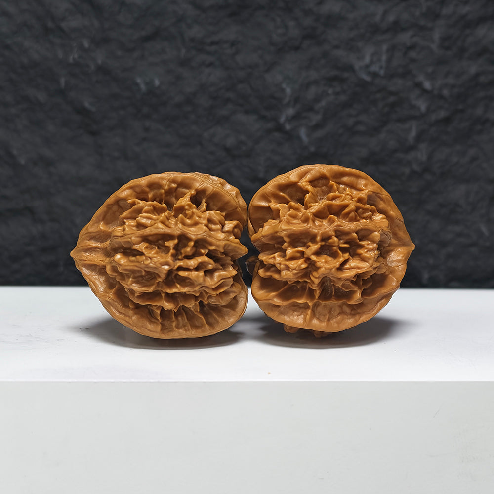 "Dragon Scale Pattern Three-Ridge Mercedes"ng Lin San Leng Ben YX-E-172876 Collector Wenwan Walnuts Pair | 45.0mm x 45.0mm | YX-E-172876