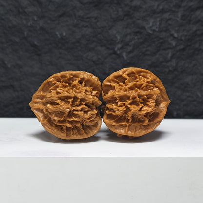 "Dragon Scale Pattern Three-Ridge Mercedes"ng Lin San Leng Ben YX-E-172876 Collector Wenwan Walnuts Pair | 45.0mm x 45.0mm | YX-E-172876