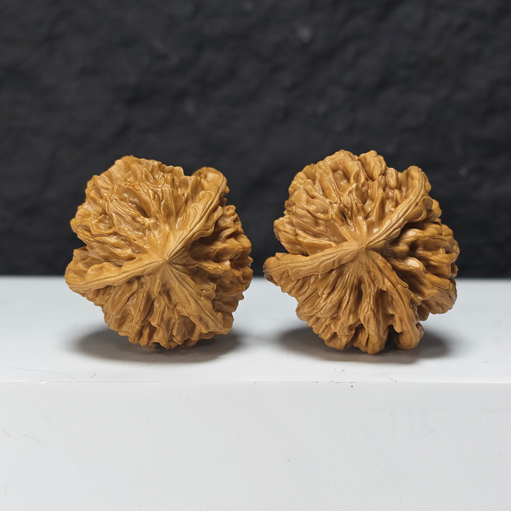 "Imperial Three-Ridge Dun" Di Wang Three-Ridge Dun Collector Wenwan Walnuts Pair | 39.0mm x 43.0mm | YX-E-041438
