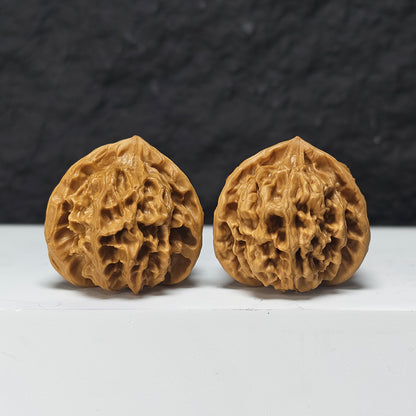 "Imperial Three-Ridge Dun" Di Wang Three-Ridge Dun Collector Wenwan Walnuts Pair | 39.0mm x 43.0mm | YX-E-041438