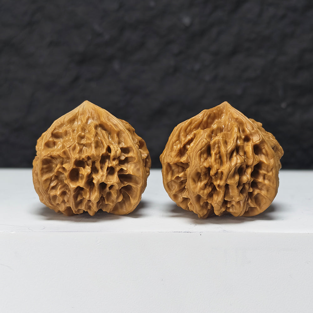 "Imperial Three-Ridge Dun" Di Wang Three-Ridge Dun Collector Wenwan Walnuts Pair | 39.0mm x 43.0mm | YX-E-041438